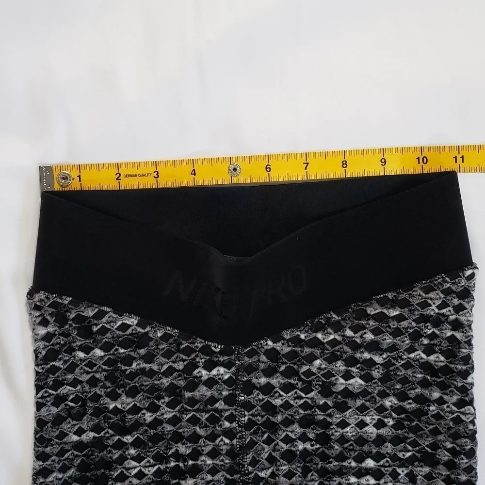 Nike Pro Hyper Warm leggings Size XS  Grey & Black Diamond Pattern